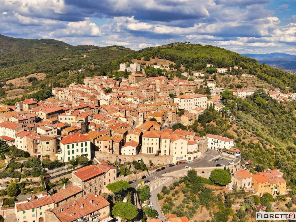 Appartamento a Campiglia marittima in Largo Don Gaetano Ferri - Foto 2