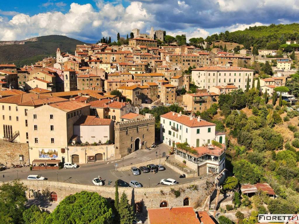Appartamento a Campiglia marittima in Largo Don Gaetano Ferri - Foto 3