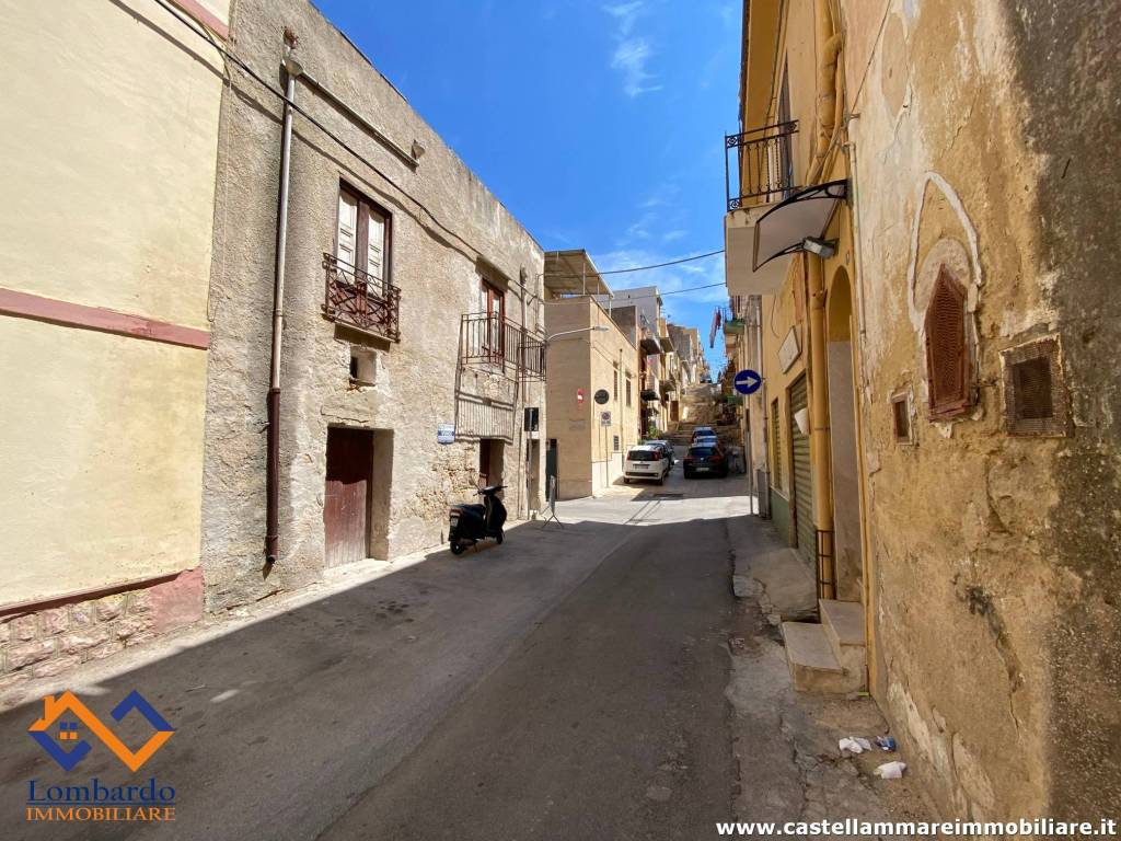 Casa indipendente a Castellammare del golfo in Via Giovanni Bovio - Foto 2