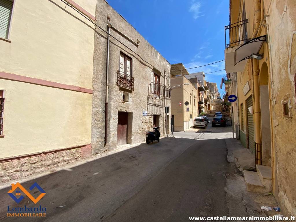 Casa indipendente a Castellammare del golfo in Via Giovanni Bovio - Foto 3