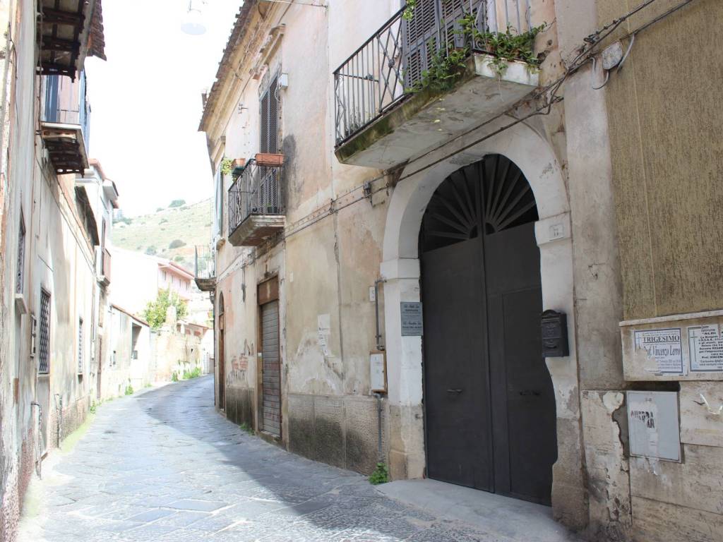 Palazzo / stabile a Maddaloni in Via Santa Margherita, 11 - Foto 2