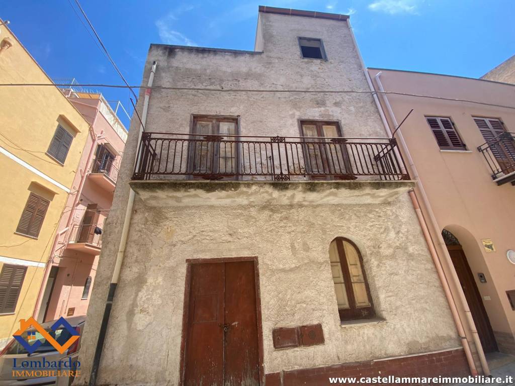 Casa indipendente a Castellammare del golfo in Via Giovanni Bovio - Foto 4