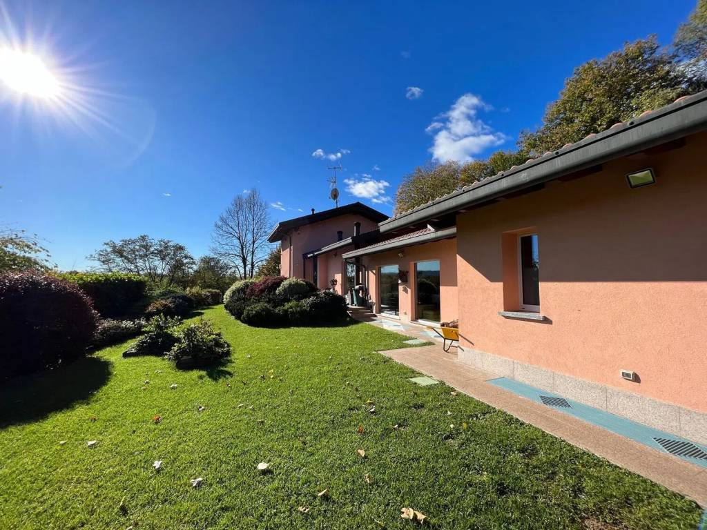 Villa a Molteno in Via Brianza S.N.C. - Foto 2