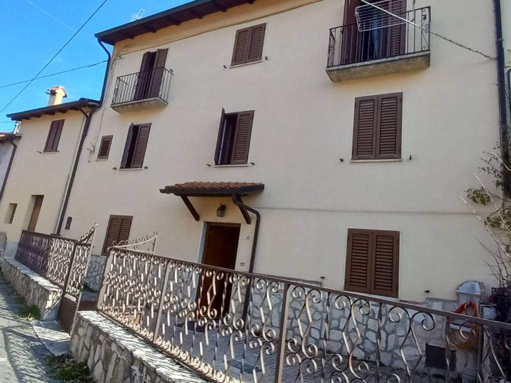 Casa indipendente a L'aquila in Via della Fonte, 10 - Foto 1