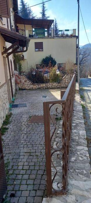 Casa indipendente a L'aquila in Via della Fonte, 10 - Foto 4
