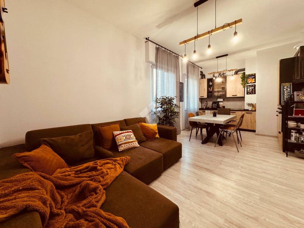 Appartamento a Casatenovo in Via Foscolo Ugo, 11 - Foto 2