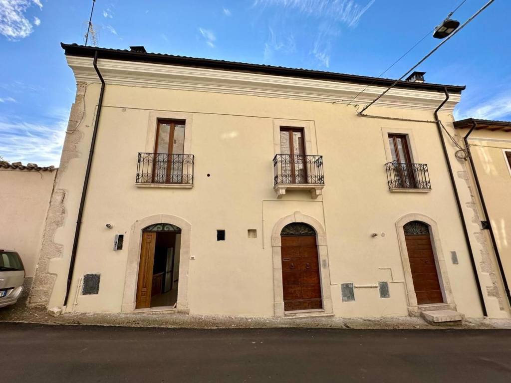 Appartamento a Fontecchio in Via Braccio da Montone, snc - Foto 2