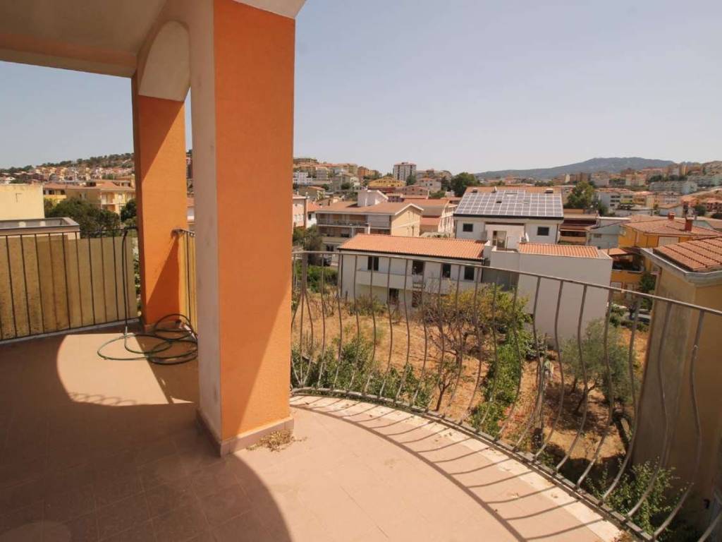 Palazzo / stabile a Nuoro in via Francesco Cucca - Foto 3