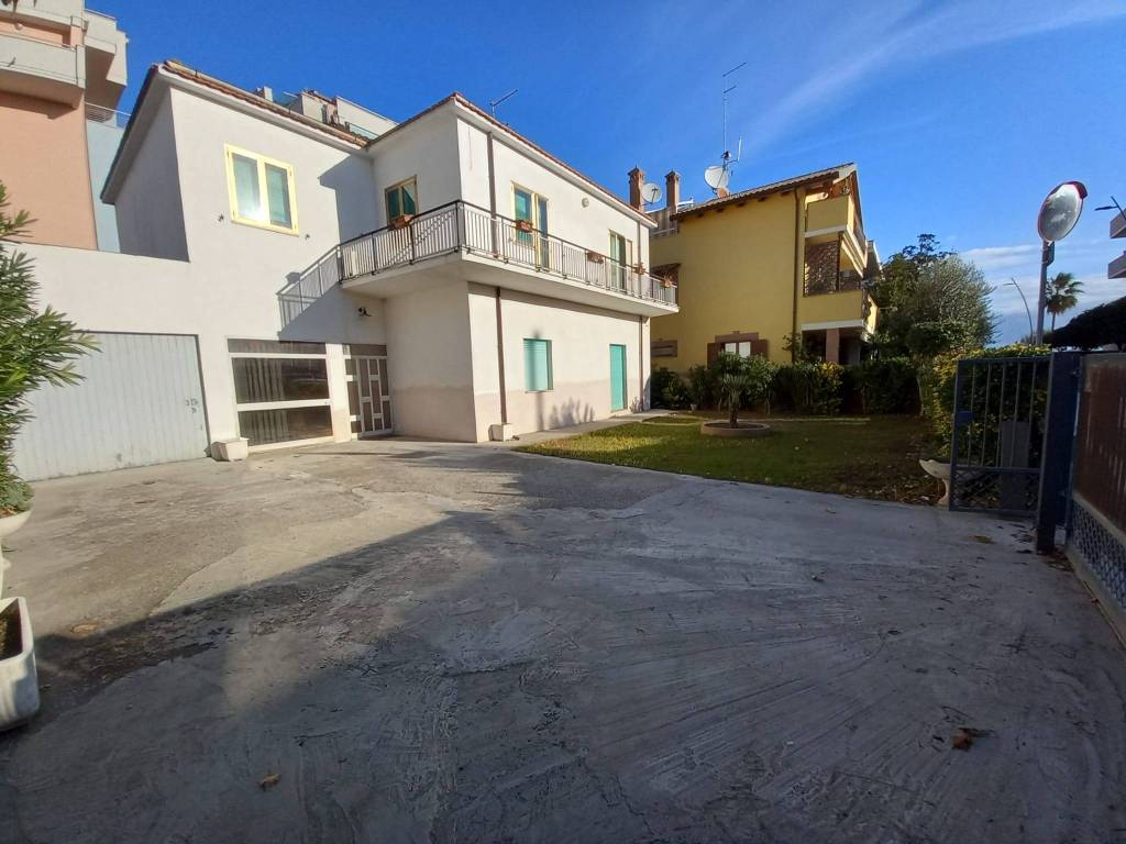 Villa a Montesilvano in Viale Abruzzo, 75 - Foto 4
