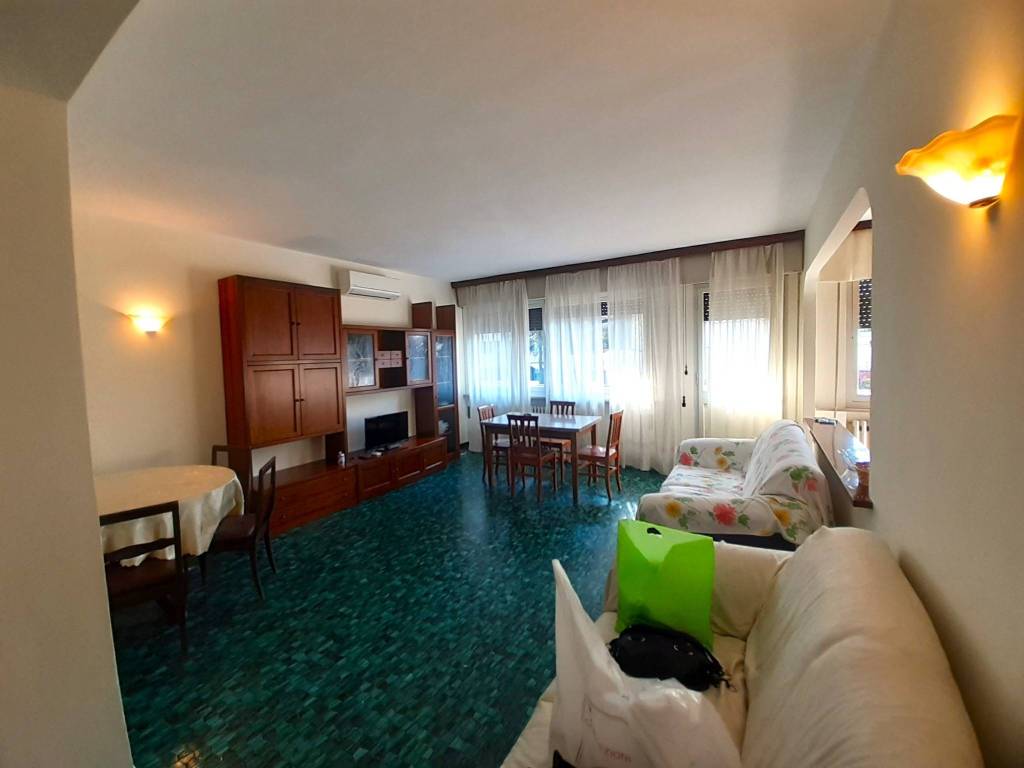 Appartamento a Riccione in Viale Dante Alighieri, 151 - Foto 2