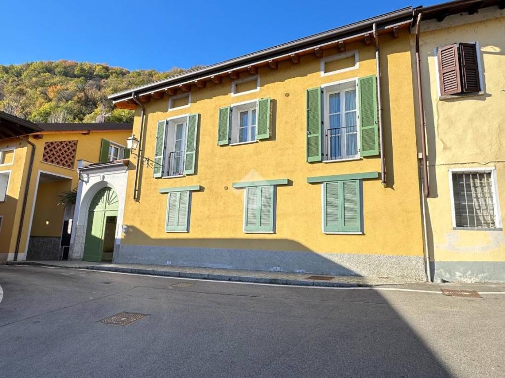 Appartamento a Airuno in Piazza Alessandro Manzoni, 2 - Foto 1