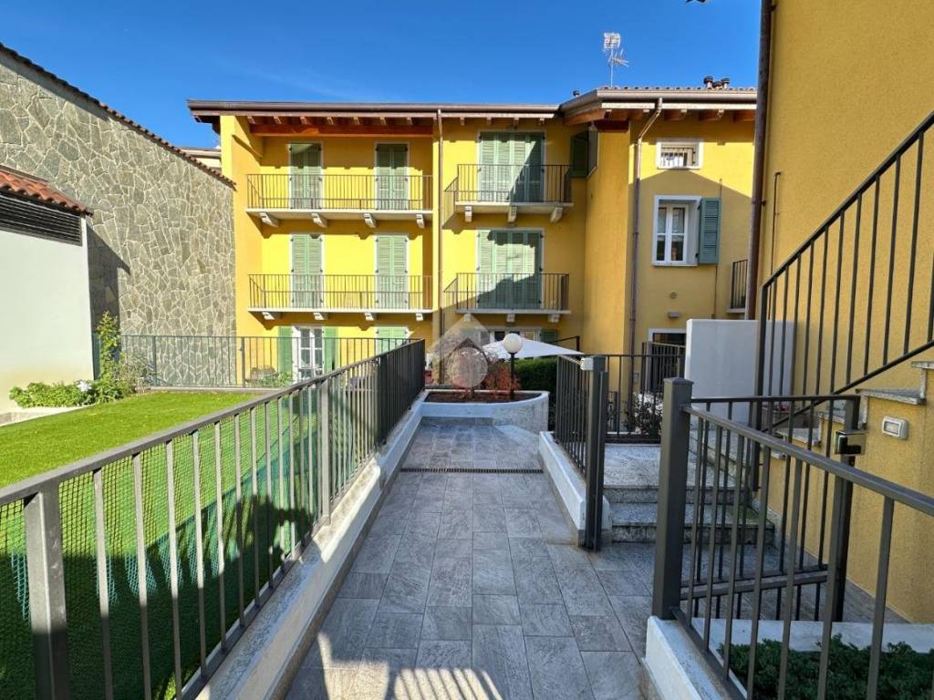 Appartamento a Airuno in Piazza Alessandro Manzoni, 2 - Foto 2