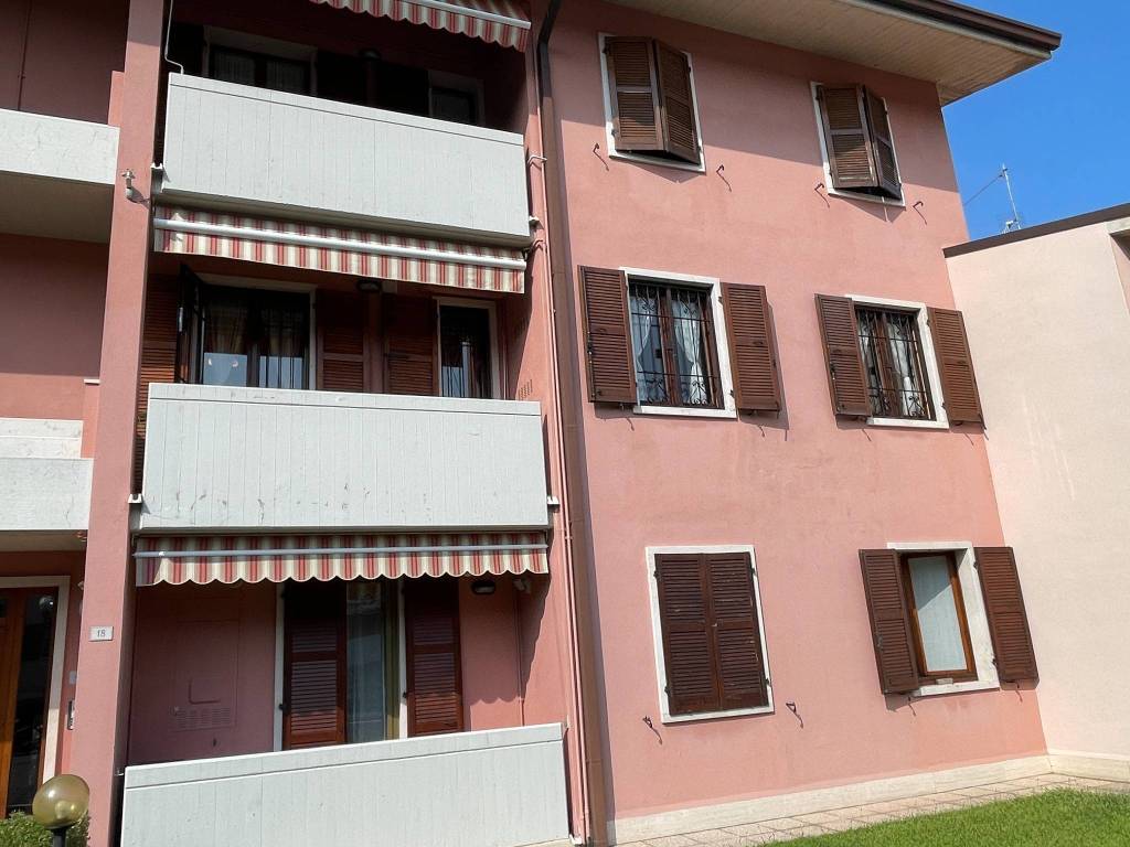Appartamento a Bardolino in Via Don D. Lucchini, 18 - Foto 4