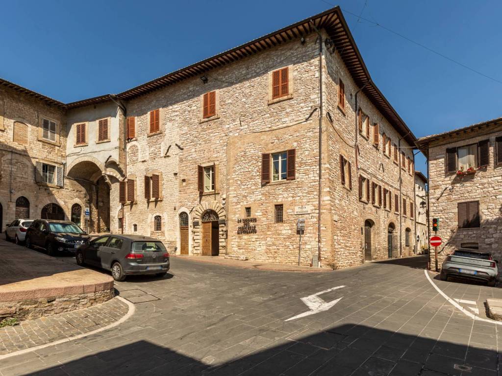 Palazzo / stabile a Assisi in Piazza del Vescovado - Foto 2