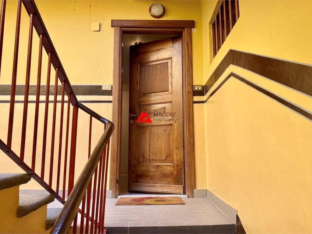 Appartamento a Aosta in via J. B. De Tillier, 62 - Foto 2