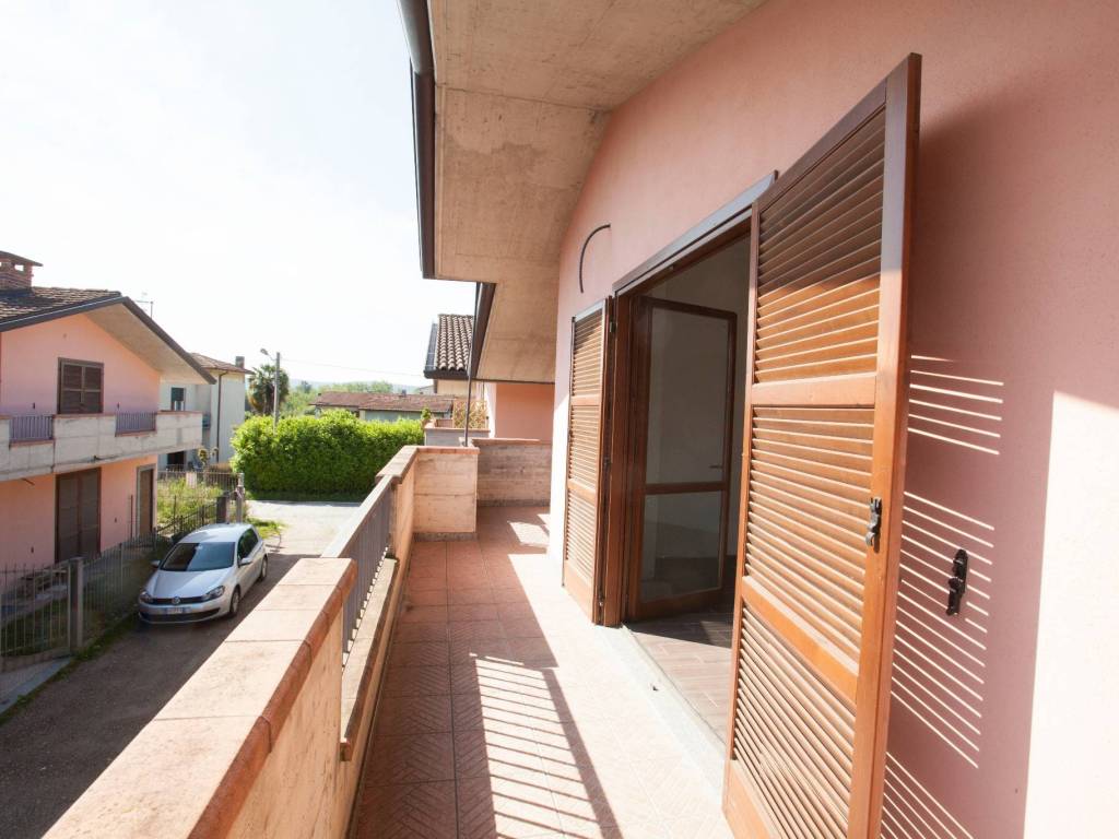 Villa a Biandronno in Via Trieste, 15 - Foto 4