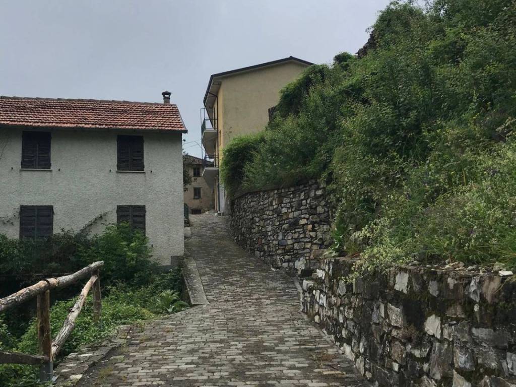 Casa indipendente a Zerba in frazione Vezimo - Foto 2