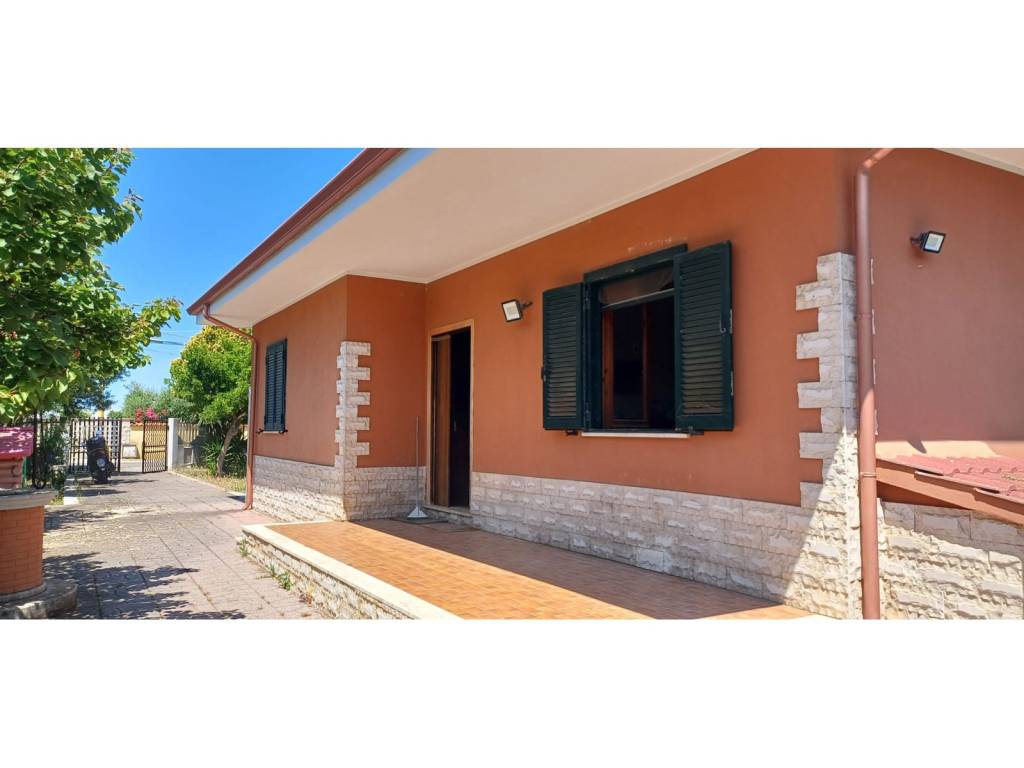 Villa a Aprilia in Via Amatore Sciesa - Foto 3