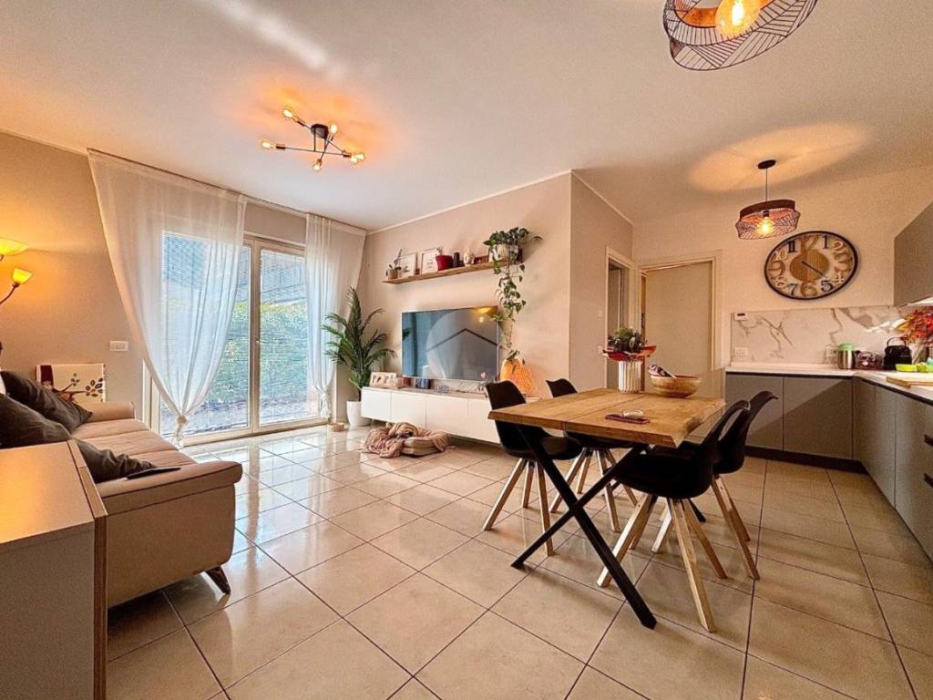 Appartamento a San giovanni lupatoto in Via Dott. F. Garofoli, 224 - Foto 2