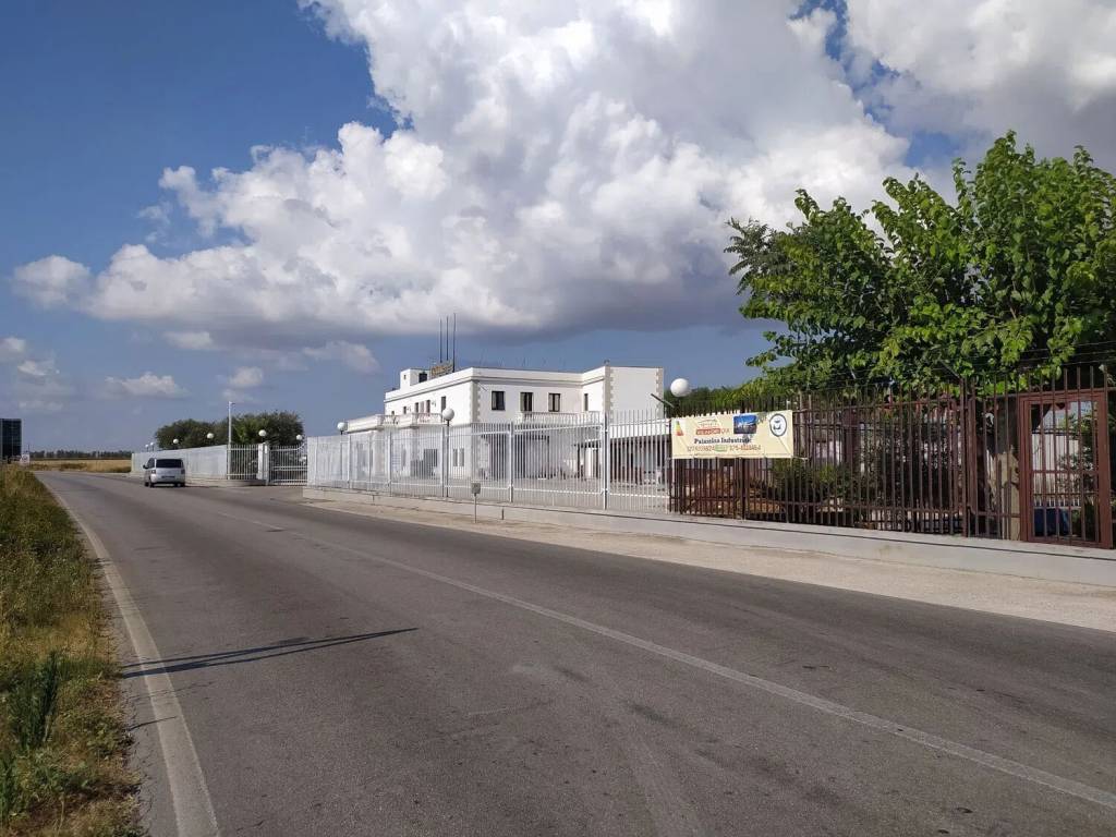 Palazzo / stabile a Manfredonia in Via Giuseppe Di Vittorio - Foto 4