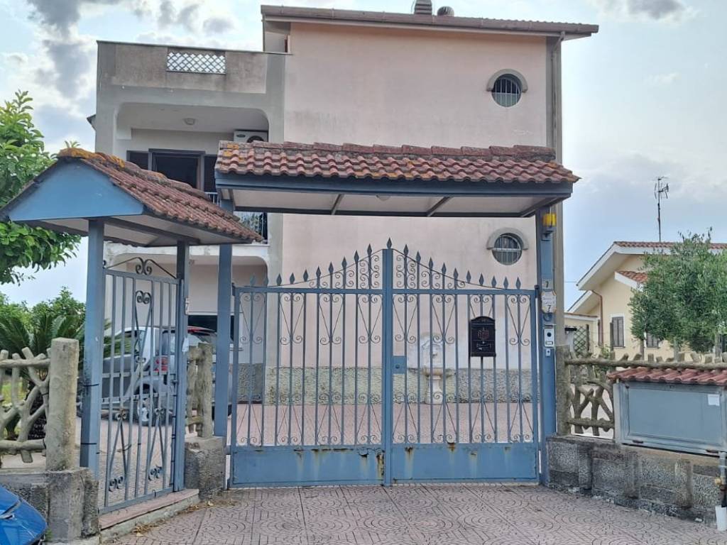 Villa a Aprilia in Via Amatore Sciesa - Foto 2