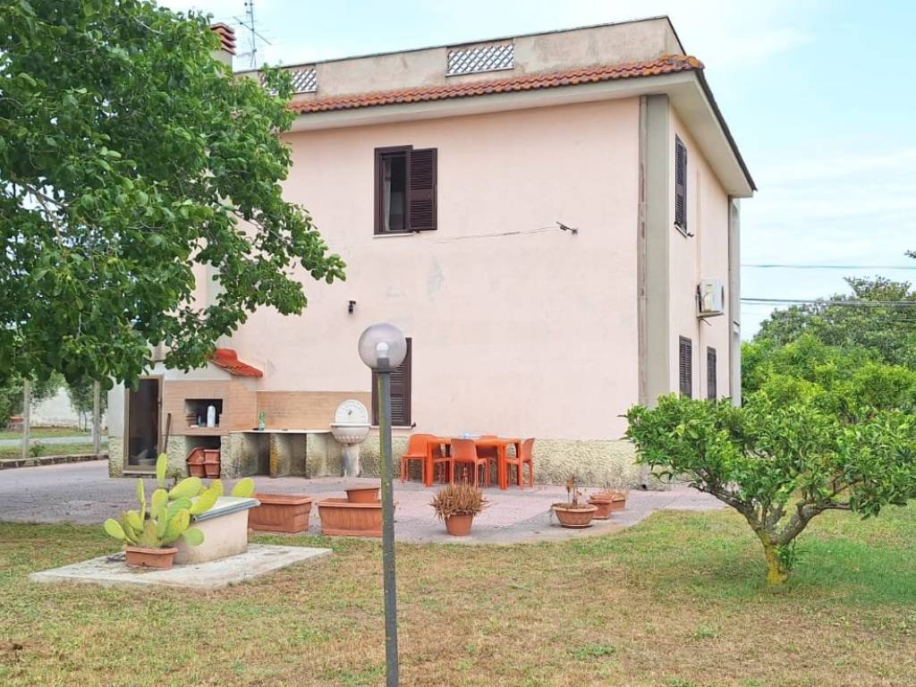 Villa a Aprilia in Via Amatore Sciesa - Foto 5