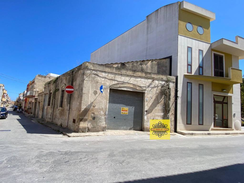 Box / garage a Avola in VIA ARMANDO CASALINI, 98 - Foto 2