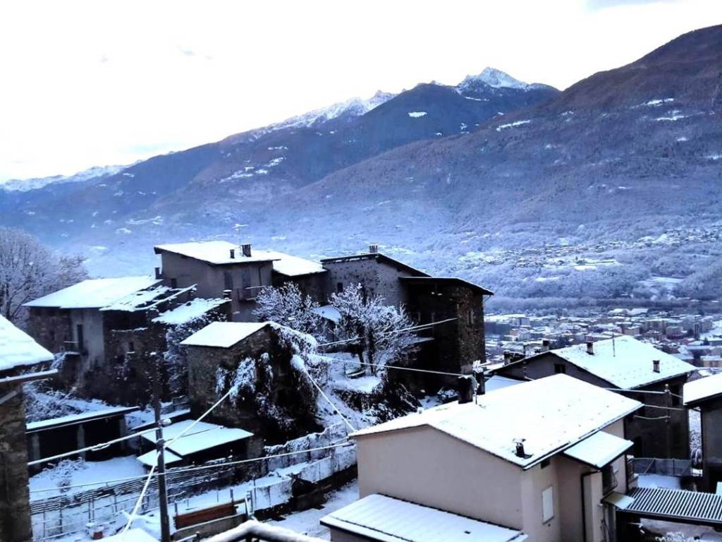 Appartamento a Sondrio in Frazione Sant'Anna Località Zoia - Foto 2