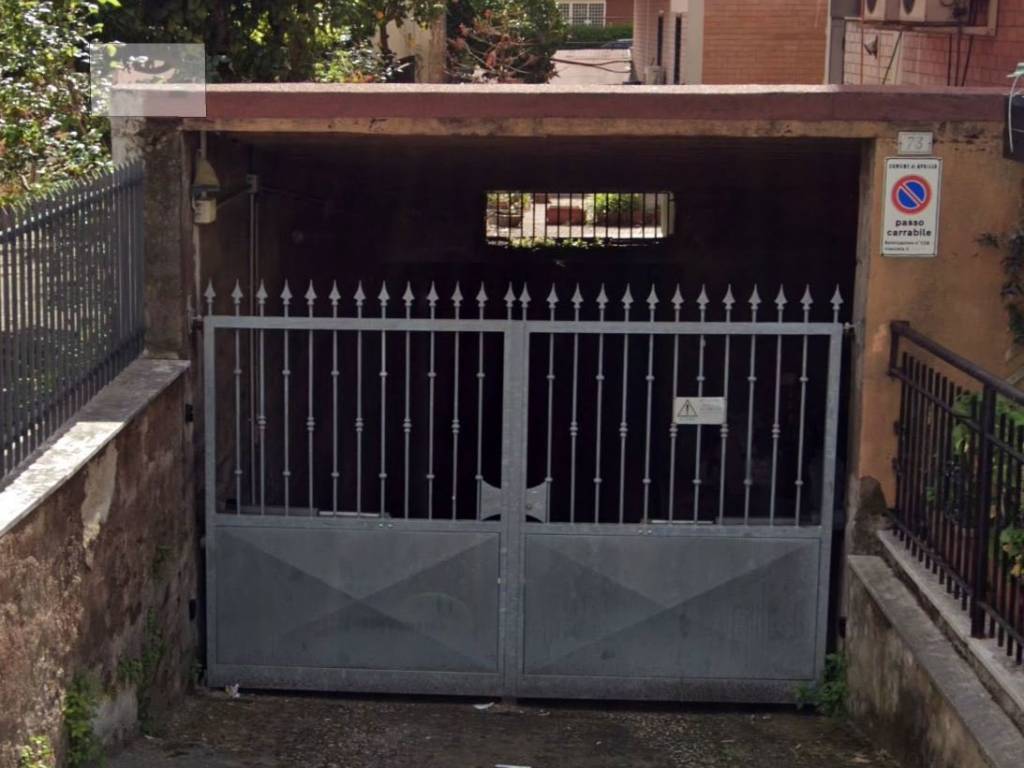 Box / garage a Aprilia in VIA GIULIO CESARE, 73 - Foto 2