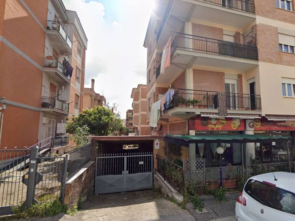 Box / garage a Aprilia in VIA GIULIO CESARE, 73 - Foto 3