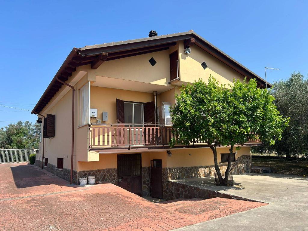 Villa a Aprilia in Via Sacida - Foto 4