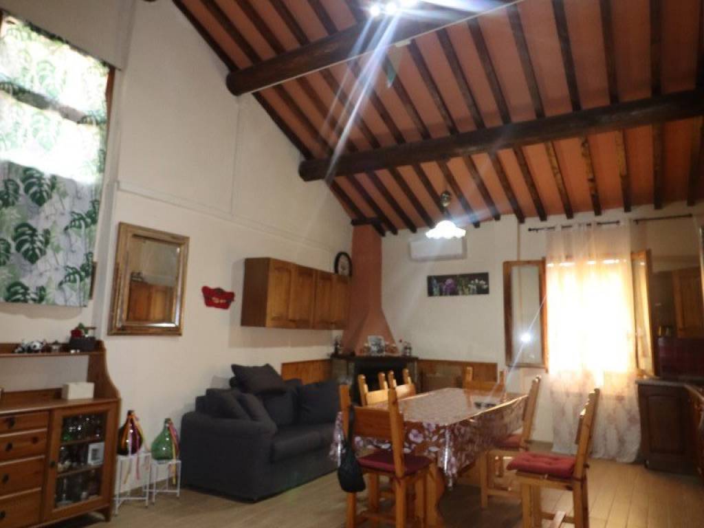 Appartamento a Montevarchi in Via Isidoro del Lungo - Foto 5