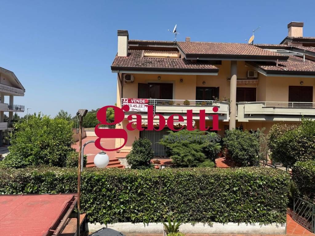 Villetta a schiera a Caserta in Via Emanuele De Cillis - Foto 2