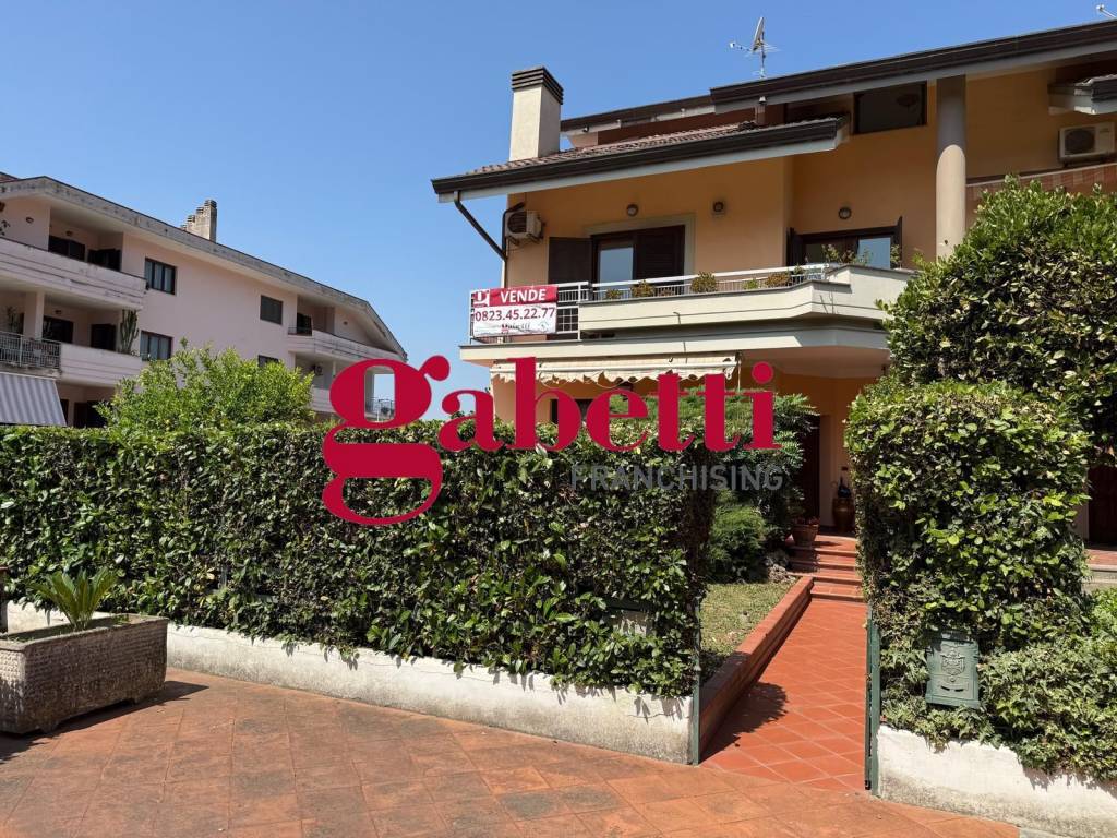 Villetta a schiera a Caserta in Via Emanuele De Cillis - Foto 4