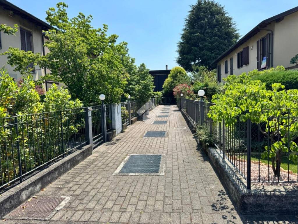 Villetta a schiera a Cernusco lombardone in Via s. ambrogio, 17 - Foto 3