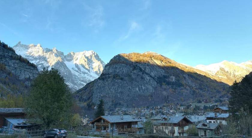 Appartamento a Courmayeur in Via della Vittoria - Foto 2
