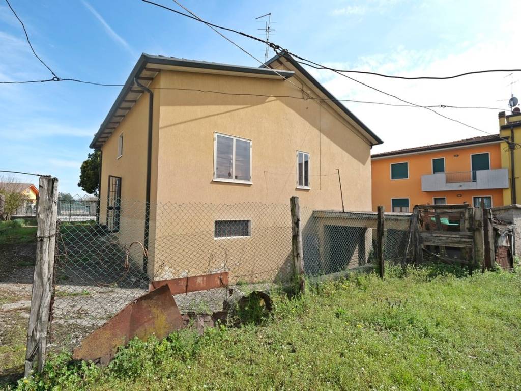 Villa a Villafranca di verona in Via Crocioni - Foto 4
