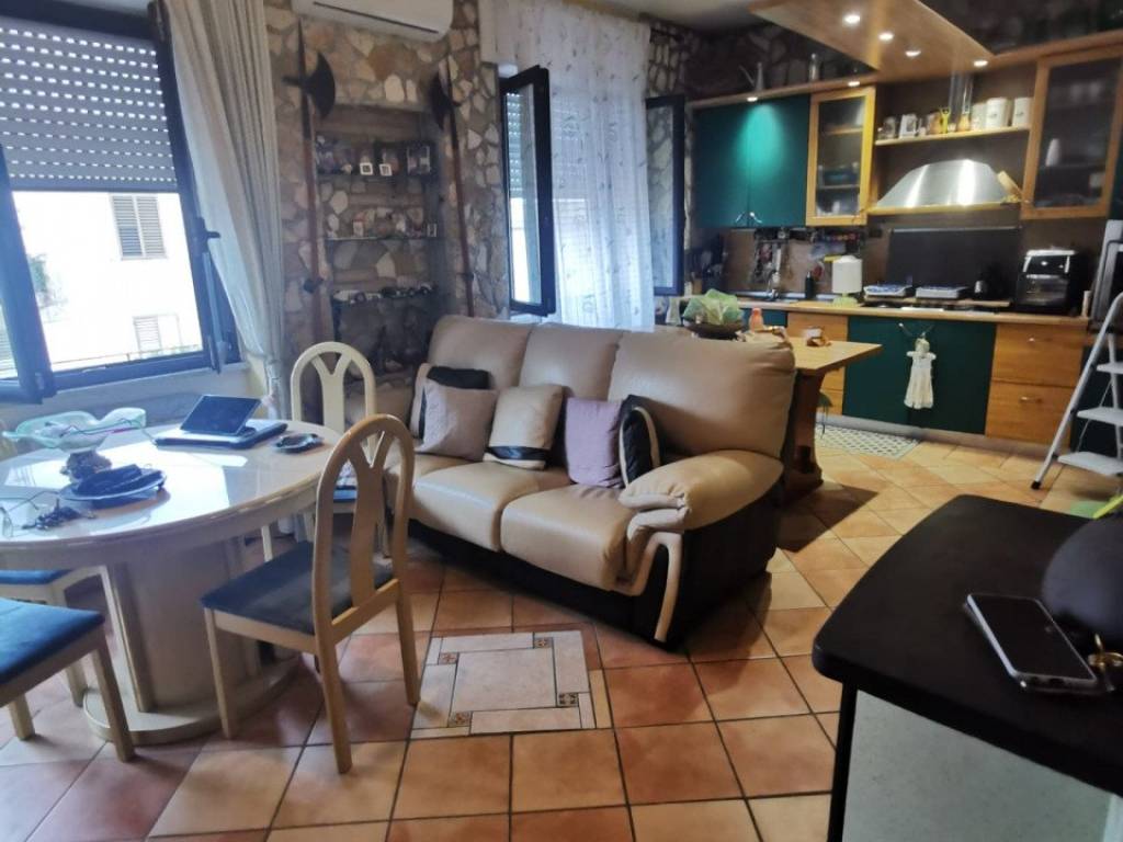 Appartamento a Catanzaro in Via Raffaele Carbonari - Foto 2