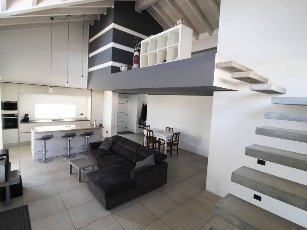 Villa a Gorla maggiore in Via Roma, 11 - Foto 3