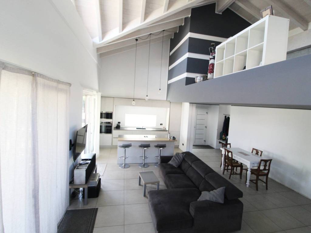 Villa a Gorla maggiore in Via Roma, 11 - Foto 4