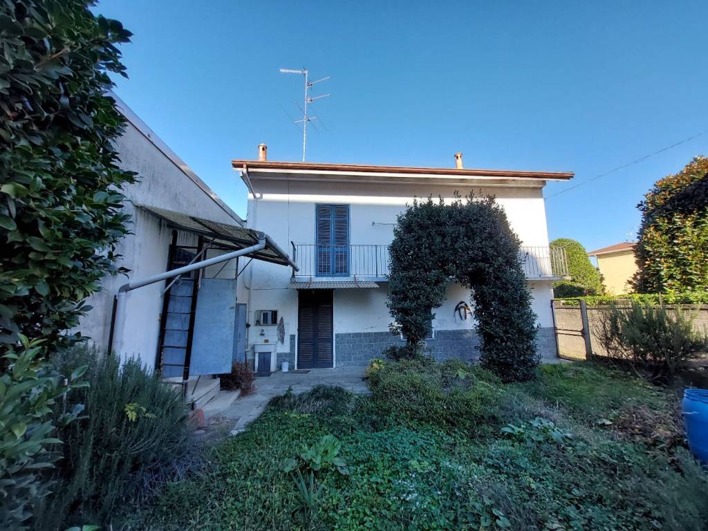 Casa indipendente a Biella in Via Edmondo De Amicis, 22 - Foto 4