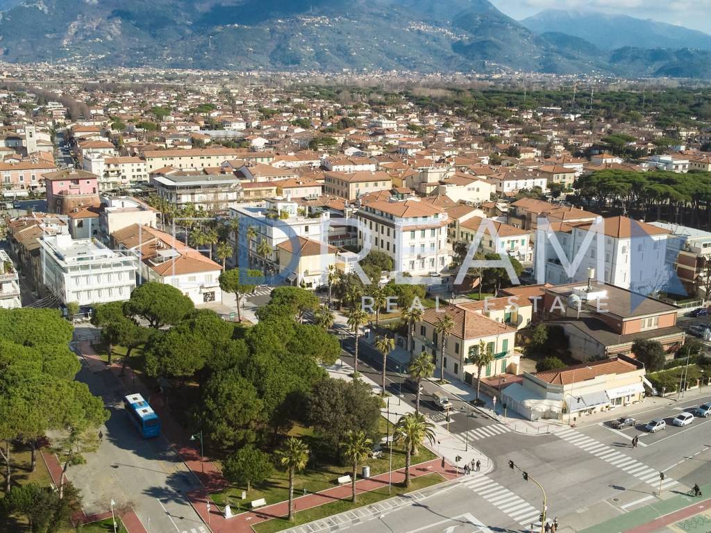 Villa a Forte dei marmi in Via Alessandro Volta, 34 - Foto 2