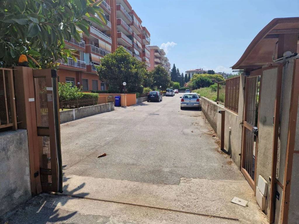 Box / garage a Battipaglia in Viale Della Libertà, 10 - Foto 2