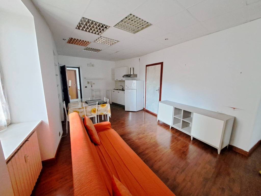 Appartamento a Asti in Via Camillo Benso di Cavour, 56 - Foto 2
