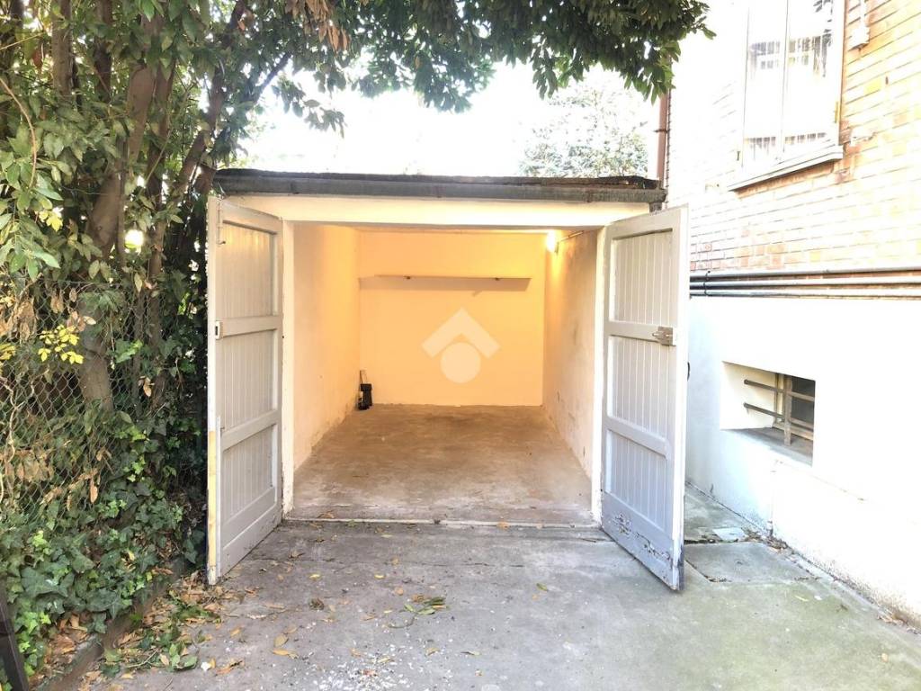 Box / garage a Ferrara in Garage e posti auto Via Paolo V° - Foto 2