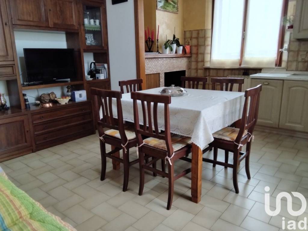 Palazzo / stabile a Mondavio in Viale Mondaviese, 74 - Foto 2