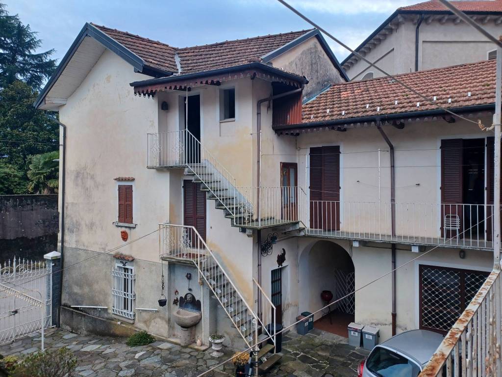 Casa indipendente a Omegna in Piazza Capitano Beltrami, 30 - Foto 3