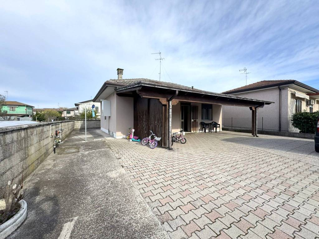 Villa a Taglio di po in Via Treviso - Foto 2