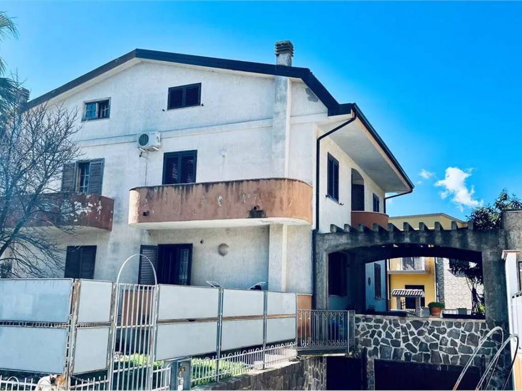 Villa a Castrovillari in Via Enrico Perretti S.N.C. - Foto 3