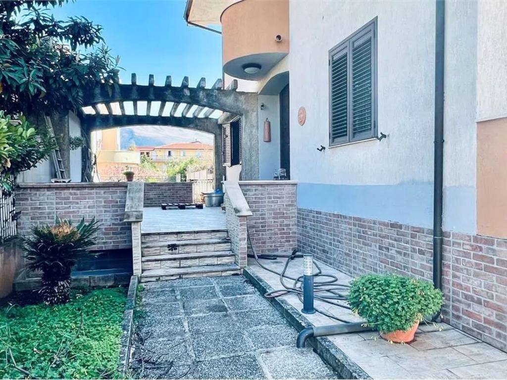 Villa a Castrovillari in Via Enrico Perretti S.N.C. - Foto 4